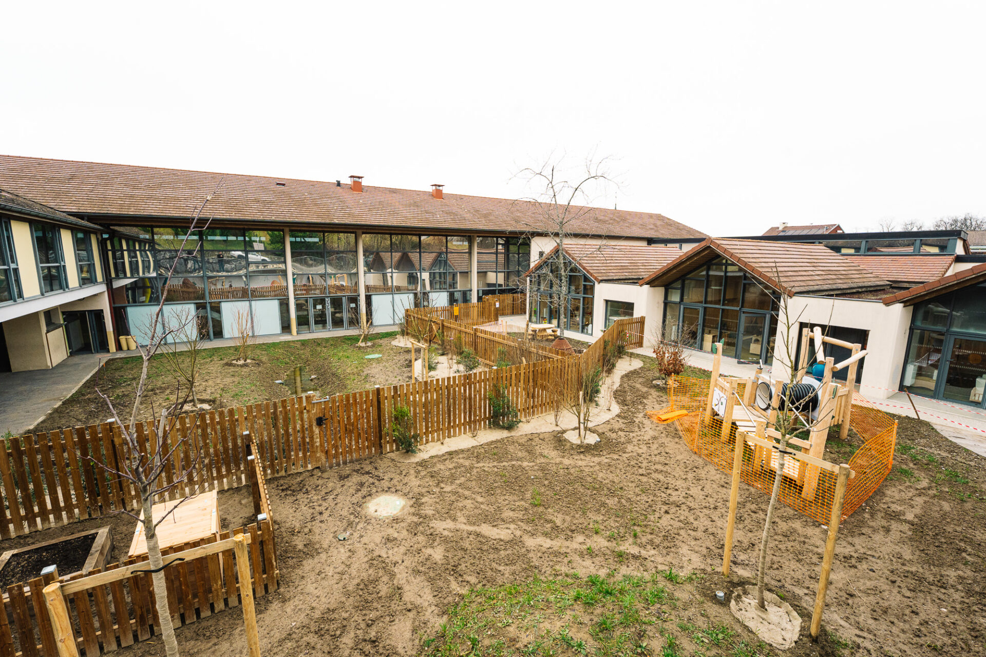 MAM, crèche et cour végétalisée