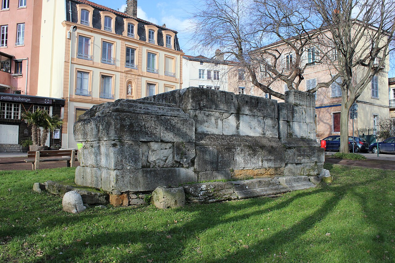 Restauration des mausolées de Trion