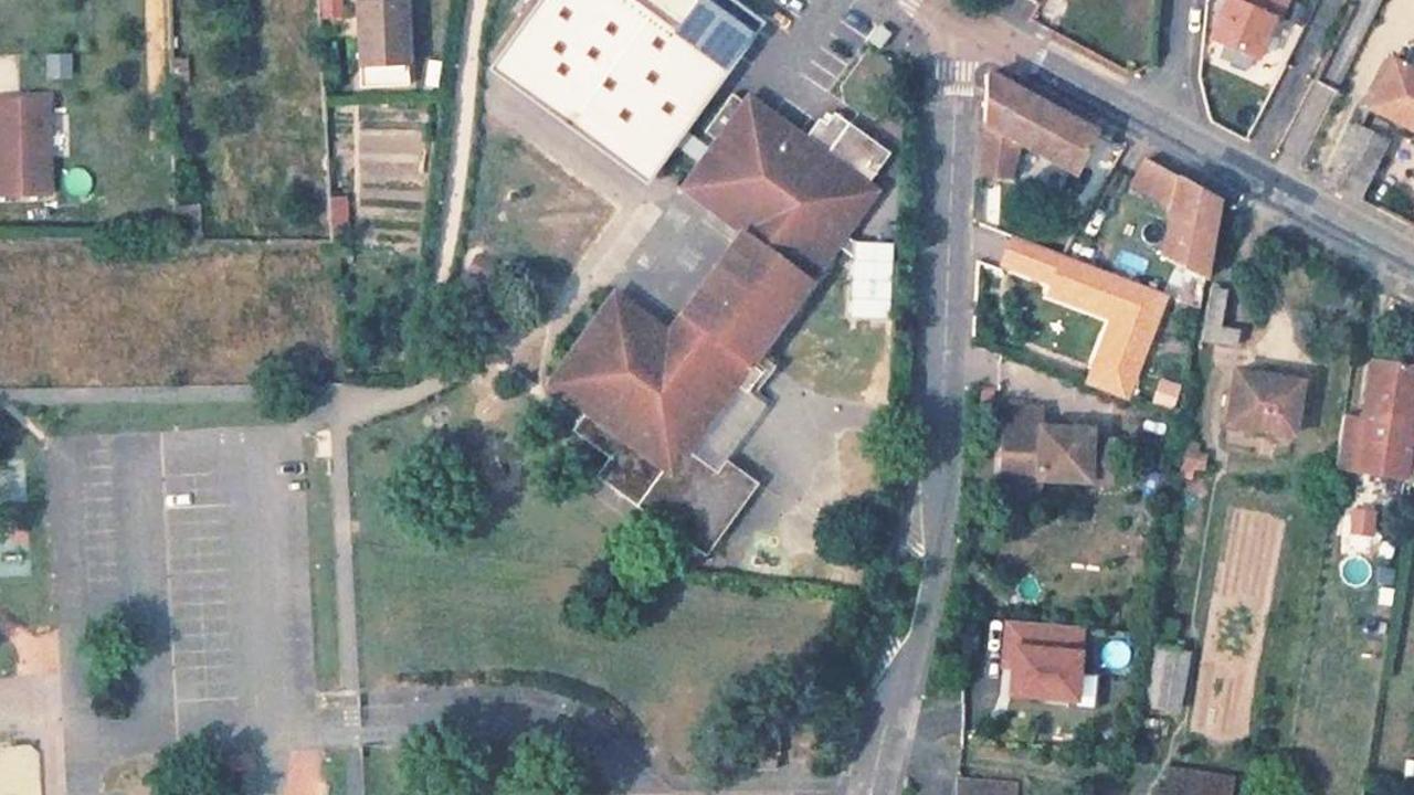 Aire de jeux parking école maternelle