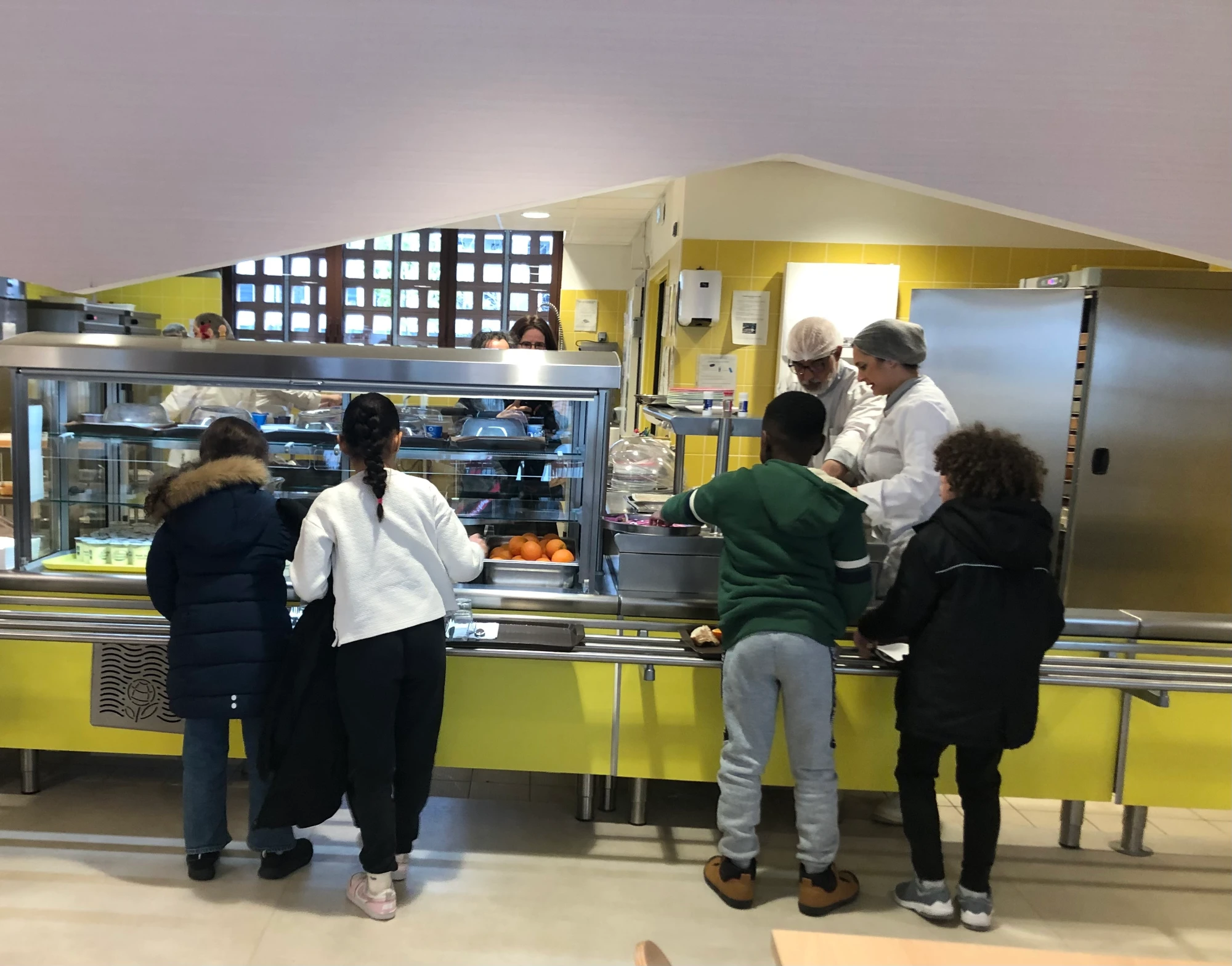 Des cantines agrandies dans les écoles