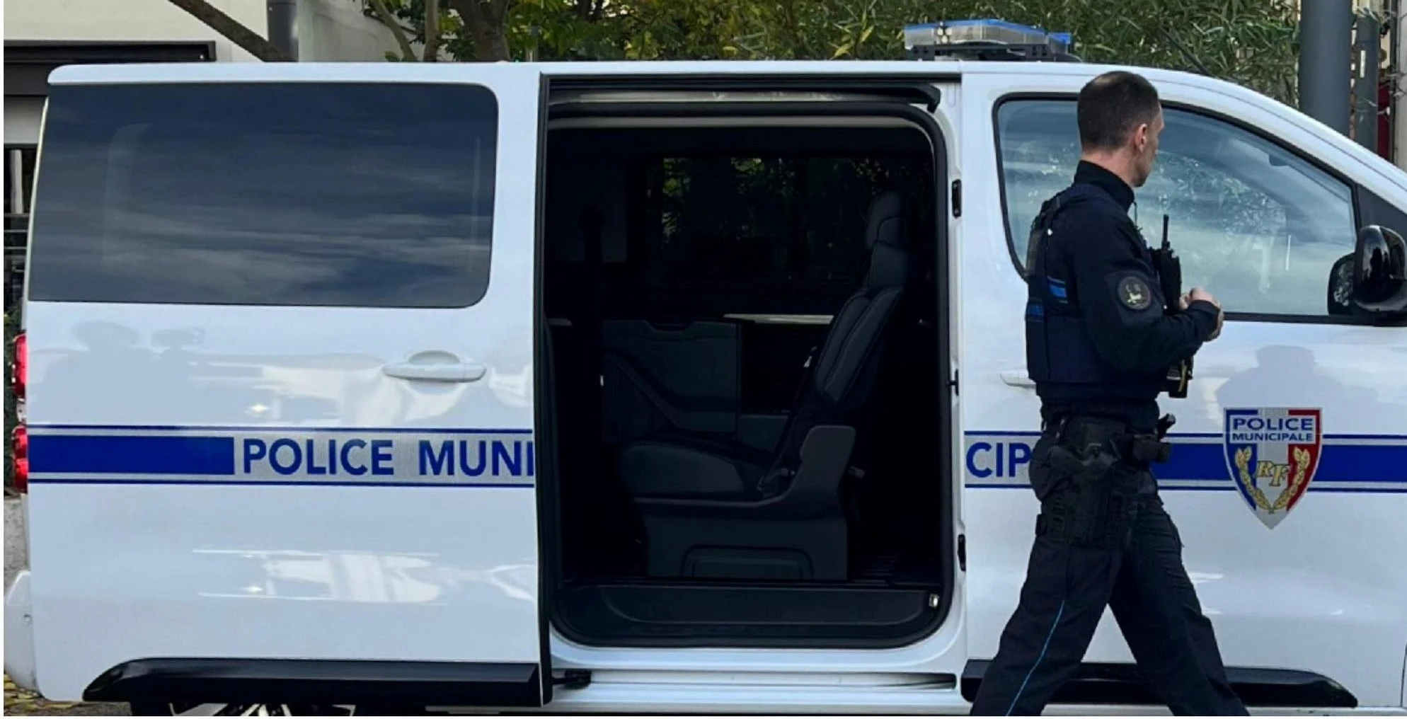 - Création de 2 postes de police municipale mobiles