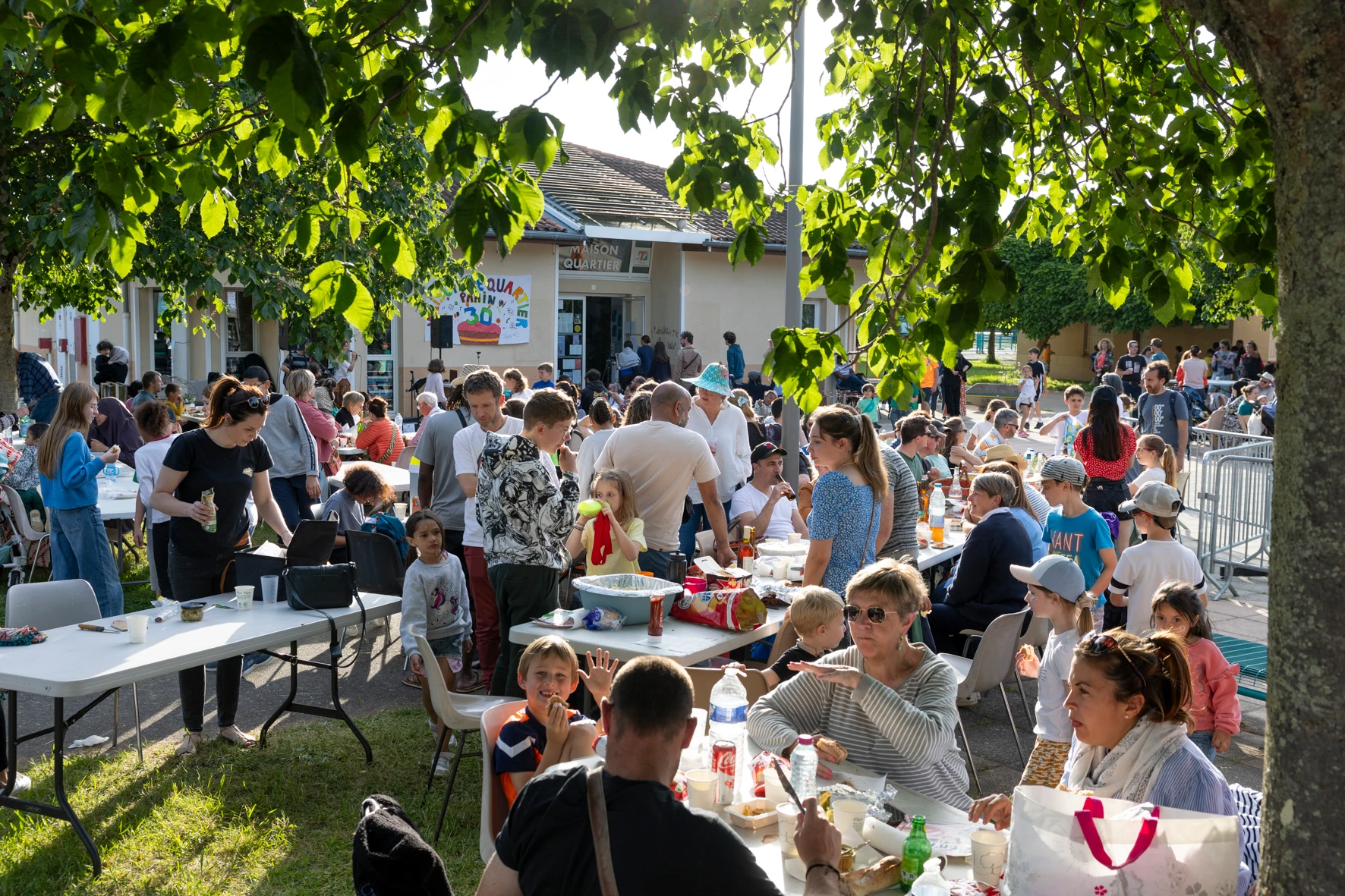 Une maison des fêtes associatives estivales